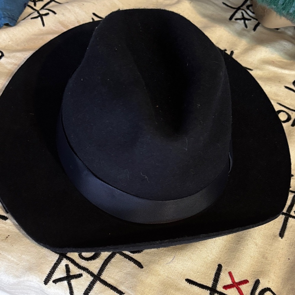 Elegant Black hat Bruno Capelo size M